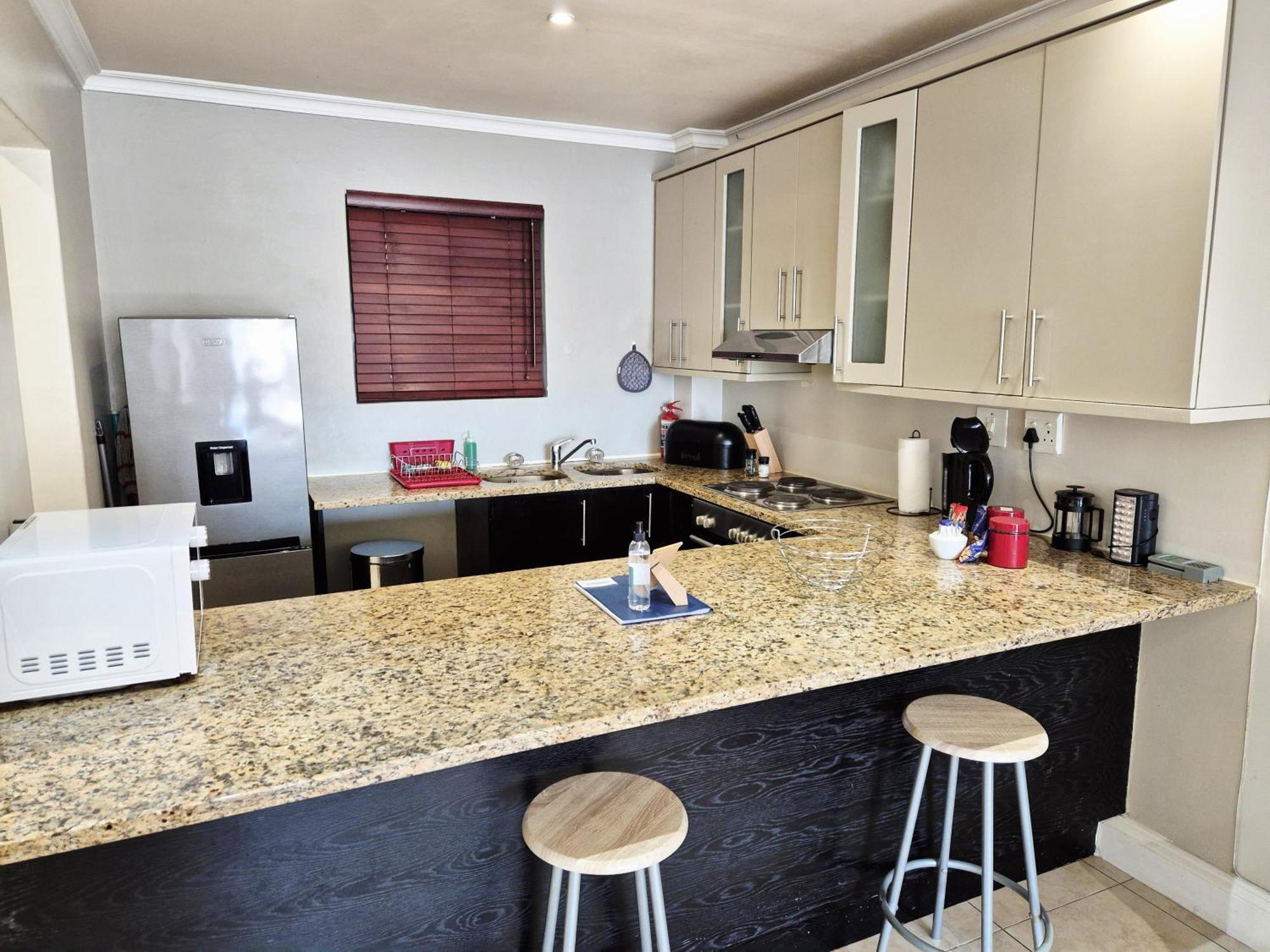 Apartment Prime Location In The Firmont, Sea Point *
