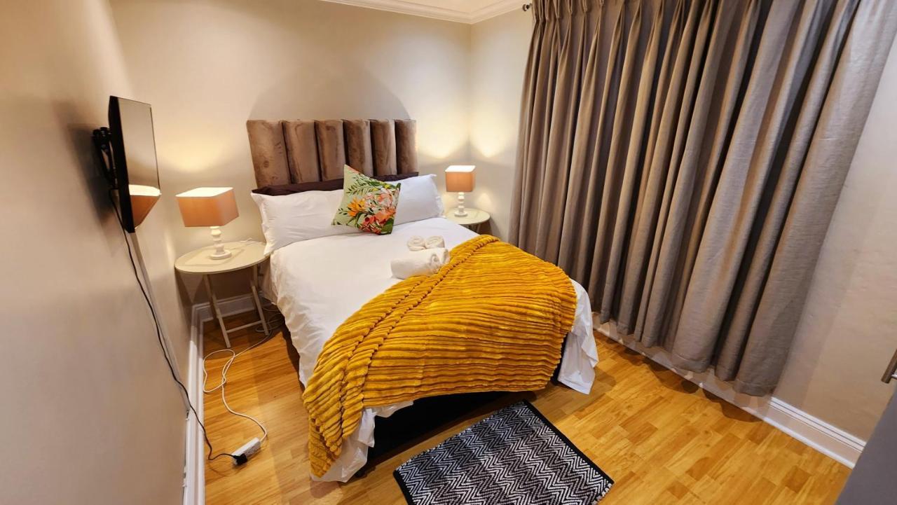 Prime Location In The Firmont, Sea Point Apartment Cape Town